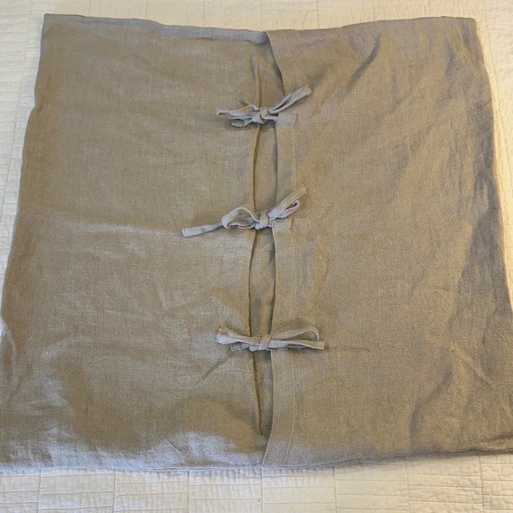 Pine Cone Hill Linen Euro Sham Bow Tie Back 26” x 26” Natural GUC